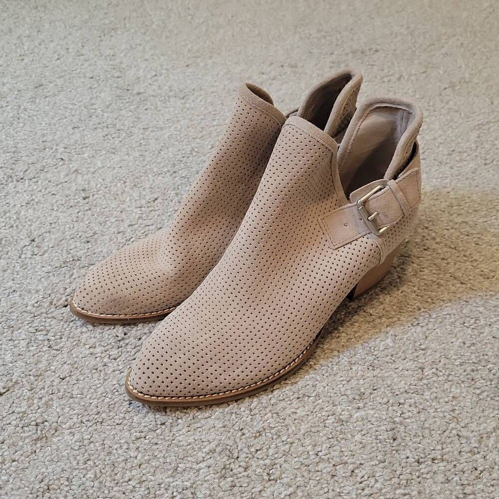 Dolce Vita Women's Simon Bootie Beige Suede Perforated Size 8.5